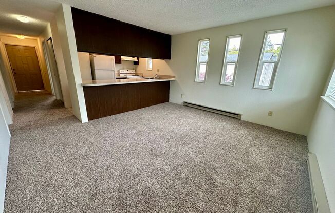 3 beds, 1 bath, $1,695, Unit 4