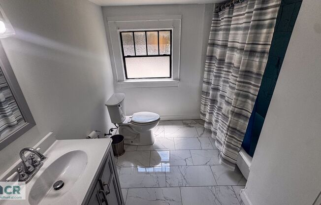 Spacious 3bd/3ba on Broadway!