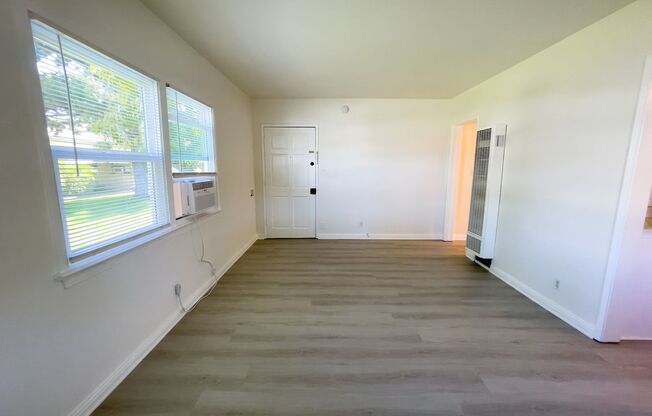 2446 N Buena Vista St