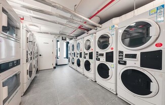 2 beds, 1 bath, $4,100, Unit 1207