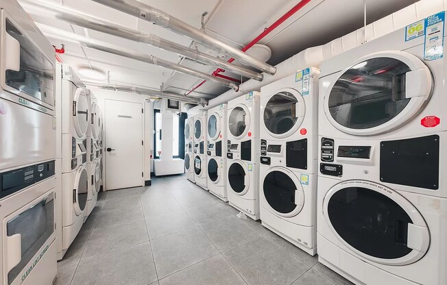 2 beds, 1 bath, $4,100, Unit 1207