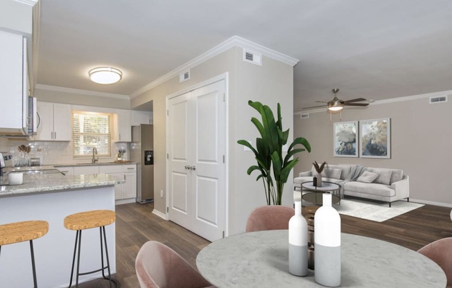 Fairgate Apartments Raleigh Dining 3