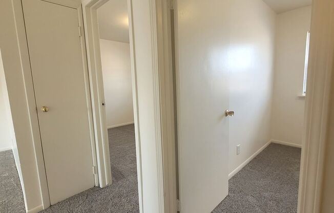 2 beds, 1 bath, 675 sqft, $708, Unit 430 Winfield-Unit 03