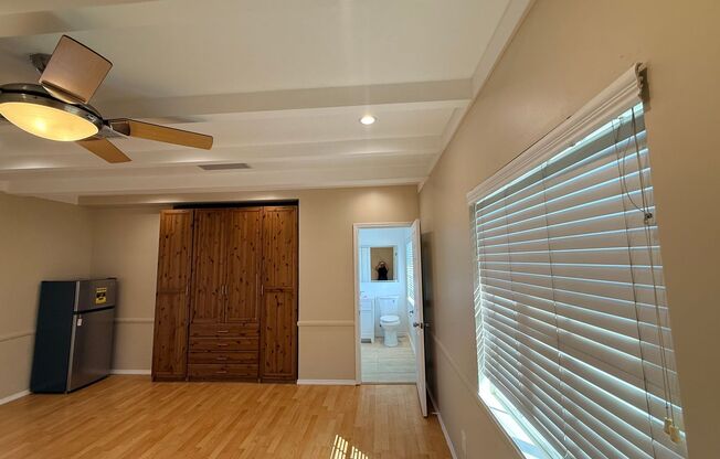 Be the first one to live in this Brand New Studio!