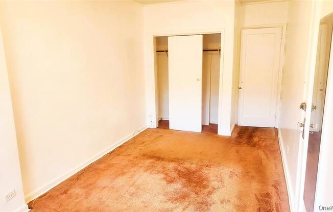 2 beds, 1 bath, 2,332 sqft, $3,000