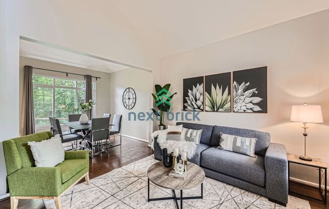 A beautiful 3 bedrooms and 2.5 bathrooms house