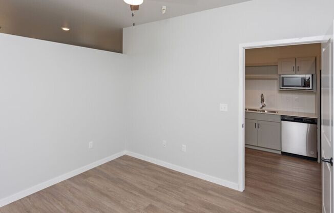 1 bed, 1 bath, 754 sqft, $1,149, Unit 615