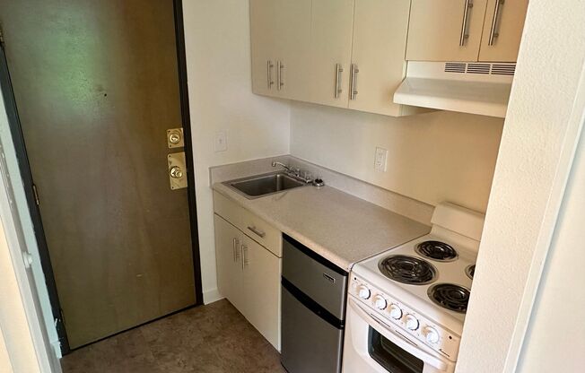 Studio, 1 bath, 270 sqft, $750, Unit 213