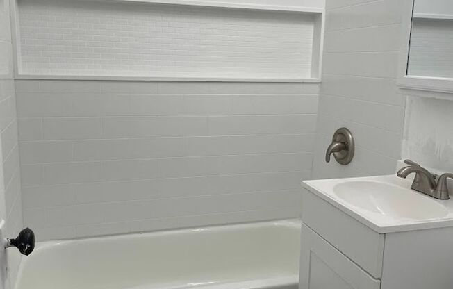 2 beds, 1.5 baths, 884 sqft, $1,225, Unit 032
