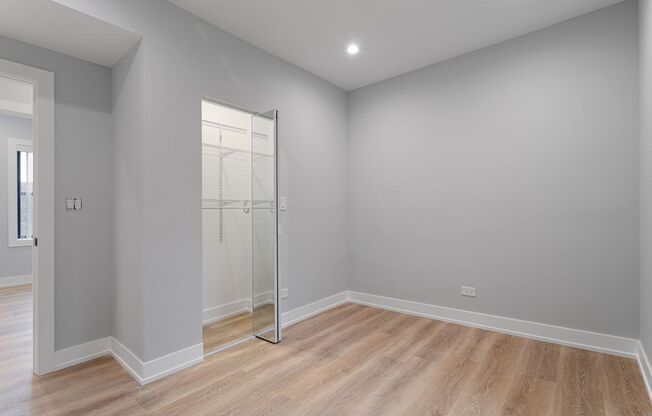 3 beds, 1 bath, 670 sqft, $2,250, Unit 1556-2O