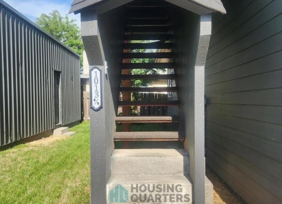 1013 E GORDON