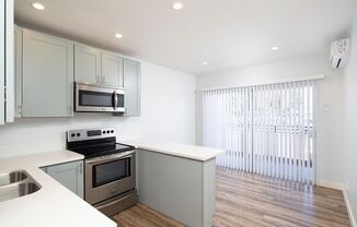 2 WEEKS FREE!!! Beautiful 1BR in Mission Valley with Parking and Balcony