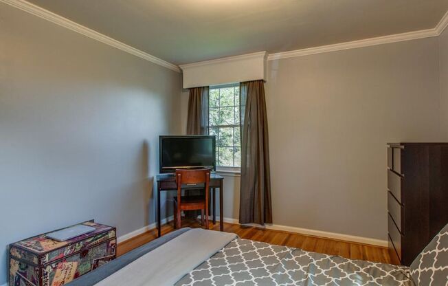 2 beds, 1 bath, $1,450