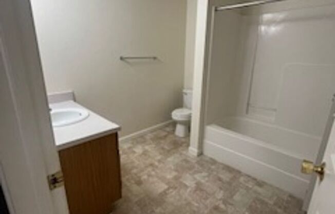 3 beds, 2 baths, 1,360 sqft, $1,489, Unit 34