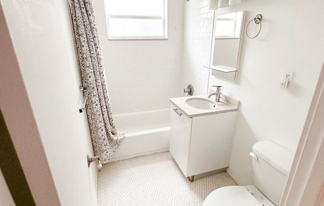 2 beds, 1 bath, 700 sqft, $2,250, Unit 106