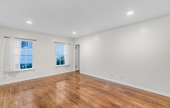 220-222 S Rexford Dr