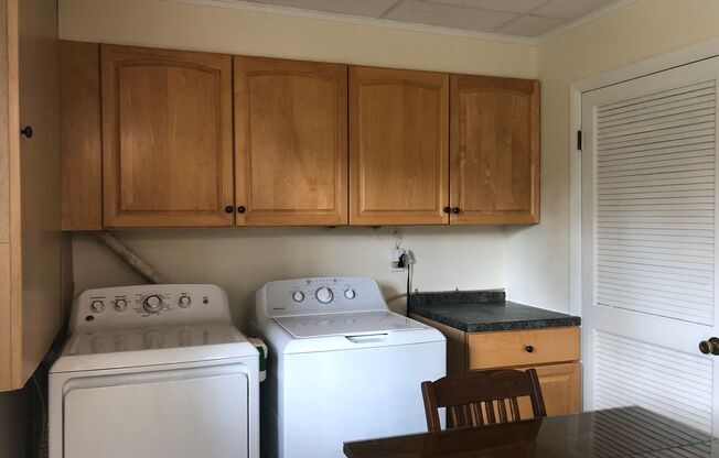 3 beds, 1 bath, $2,600