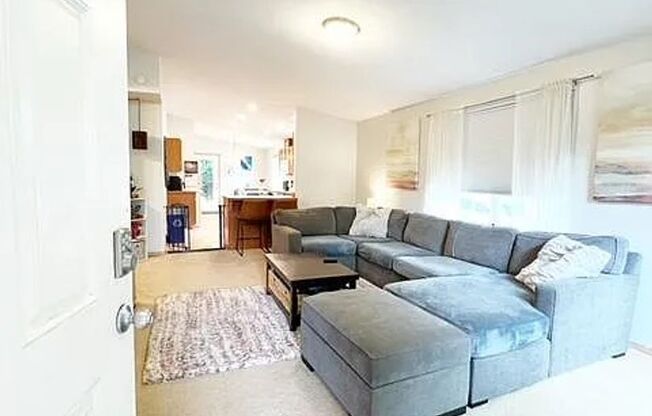 Spacious 3-Bed, 2-Bath Home with Garage – Near Bremerton Shipyard & Highway Access
