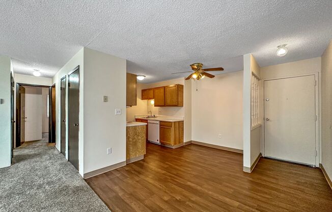 2 beds, 1 bath, 816 sqft, $750, Unit Unit 121