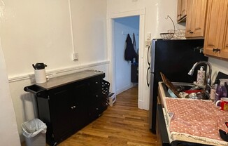 1 bed, 1 bath, $2,300, Unit 3R