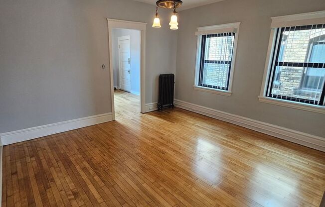 2 beds, 1 bath, 1,020 sqft, $1,625, Unit 905-22