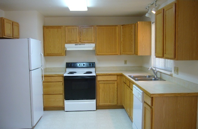 3 beds, 2 baths, $2,795