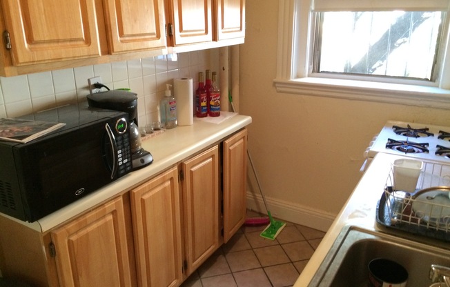 2 beds, 1 bath, 836 sqft, $3,400, Unit 03-001