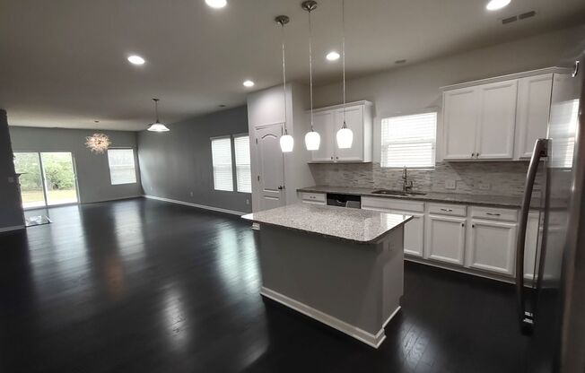 Beautiful Home located in the Clarabella Community!