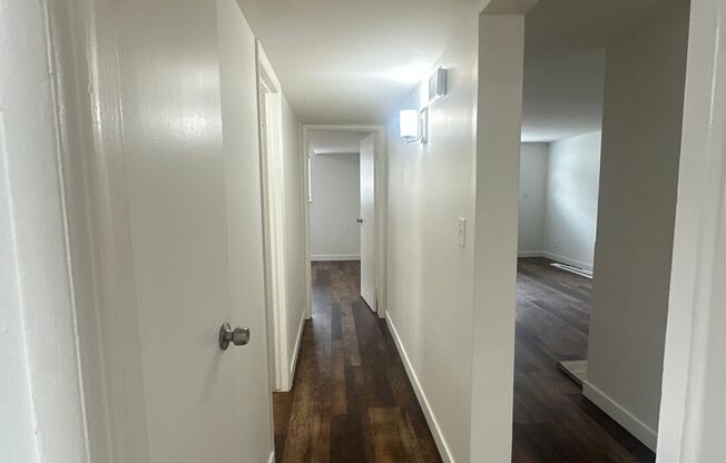 2 beds, 1 bath, 905 sqft, $1,300, Unit 5490-B