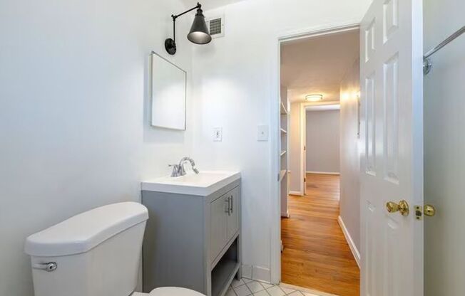 2 beds, 1 bath, 950 sqft, $1,295, Unit 10