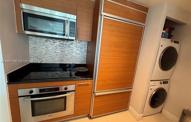 1 bed, 1 bath, 800 sqft, $3,400, Unit 50 Biscayne Blvd # 1907