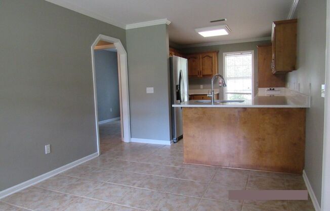 3 beds, 2 baths, $1,650