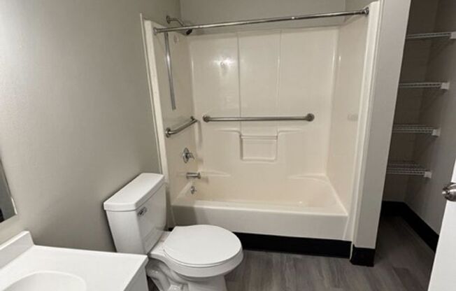 2 beds, 1 bath, 580 sqft, $1,100, Unit 230