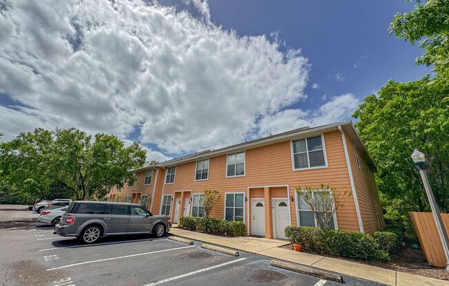 2 beds, 2.5 baths, $1,350, Unit Unit #912