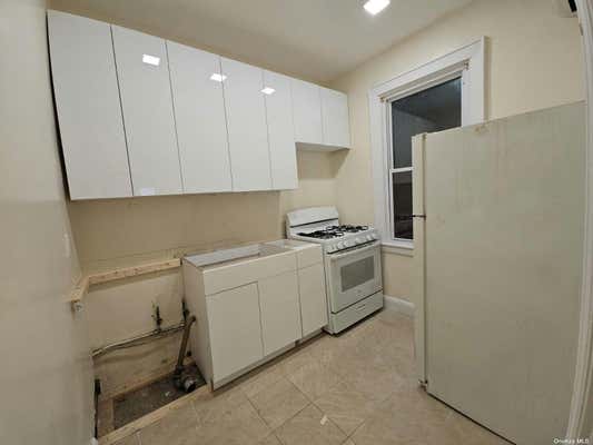 1 bed, 1 bath, $2,300, Unit 2F