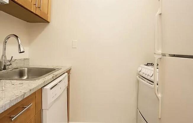Studio, 1 bath, 422 sqft, $3,400, Unit 4X