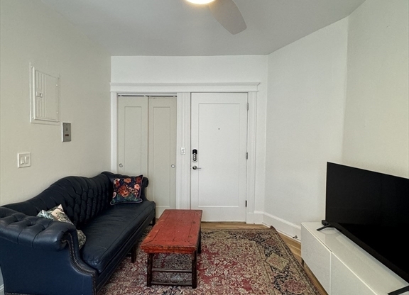 1 bed, 1 bath, 700 sqft, $2,800, Unit 504