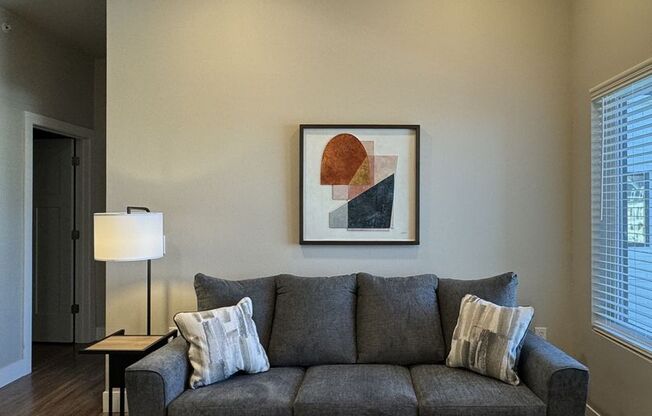 2 beds, 2 baths, 907 sqft, $1,550