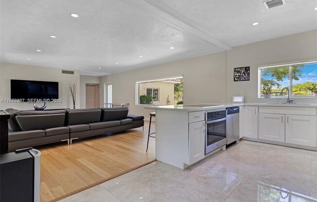 535 SW 39 AVE