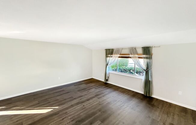 Beautiful 4BD/2BA W/ Attached Garage in Clairemont!