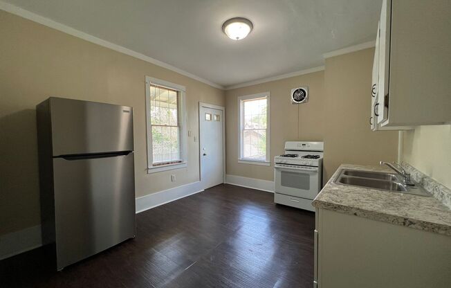 2 beds, 1 bath, $995