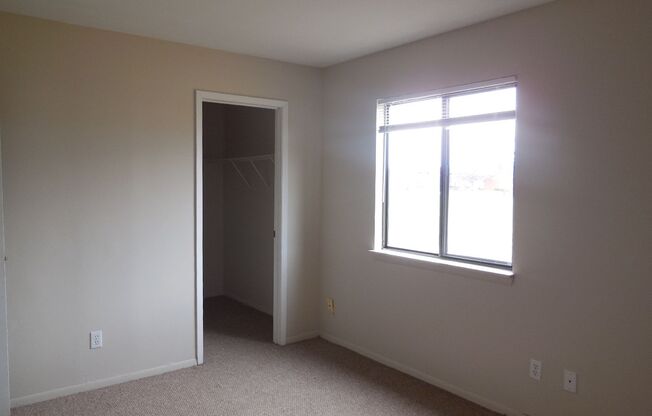 2 beds, 1 bath, 800 sqft, $925, Unit 2A