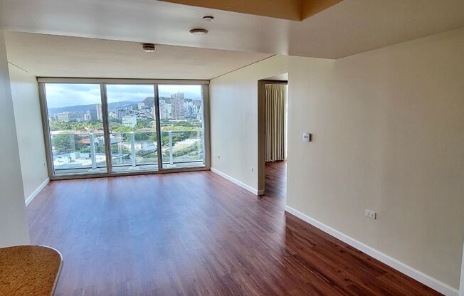 MOANA PACIFIC 2 BEDROOM! NEW WOOD FLOORS!
