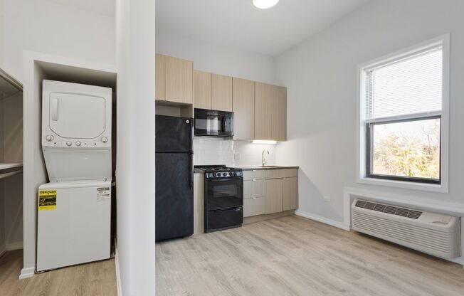 Studio, 1 bath, 242 sqft, $1,475, Unit 406