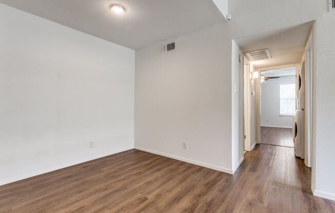 2 beds, 1 bath, $1,500, Unit #2033