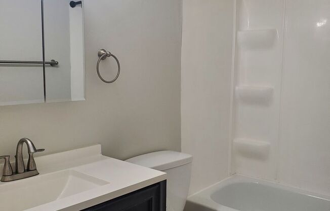 1 bed, 1 bath, 646 sqft, $930, Unit 370k
