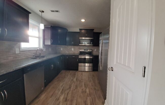 3 Bedroom 2 Full Bath Dog Friendly Home For Rent!