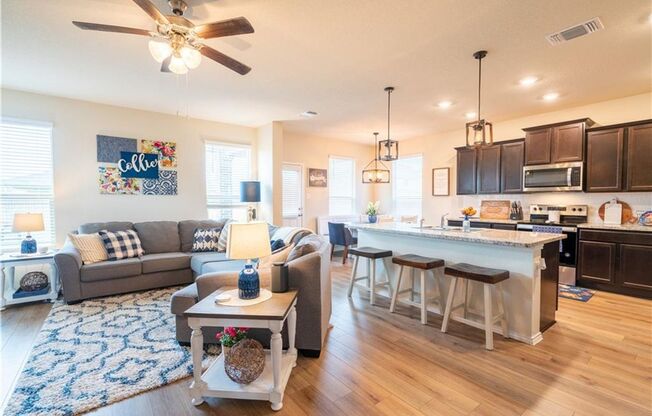 211 Reagor Dr Taylor, TX 76574