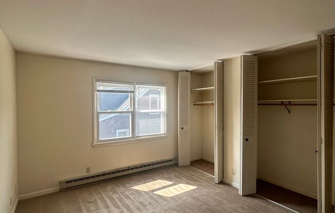 1 bed, 1 bath, 640 sqft, $925, Unit 2330 Northwestern Ave #07