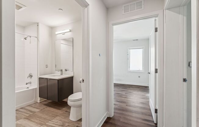 2 beds, 2 baths, 915 sqft, $2,300, Unit 416